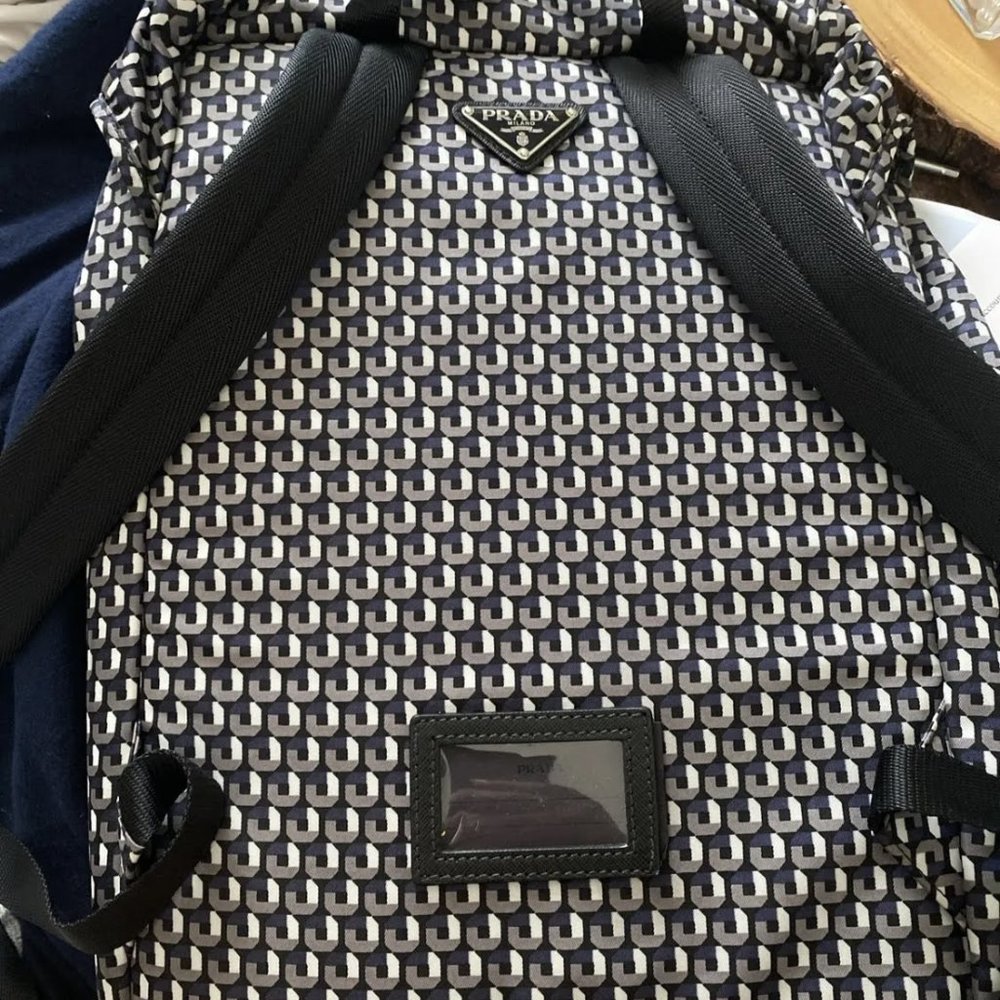 100% AUTHENTIC NEW PRADA MEN/WOMEN NYLON OCTAGON PRINT BACKPACK/BAG - Picture 3 of 4